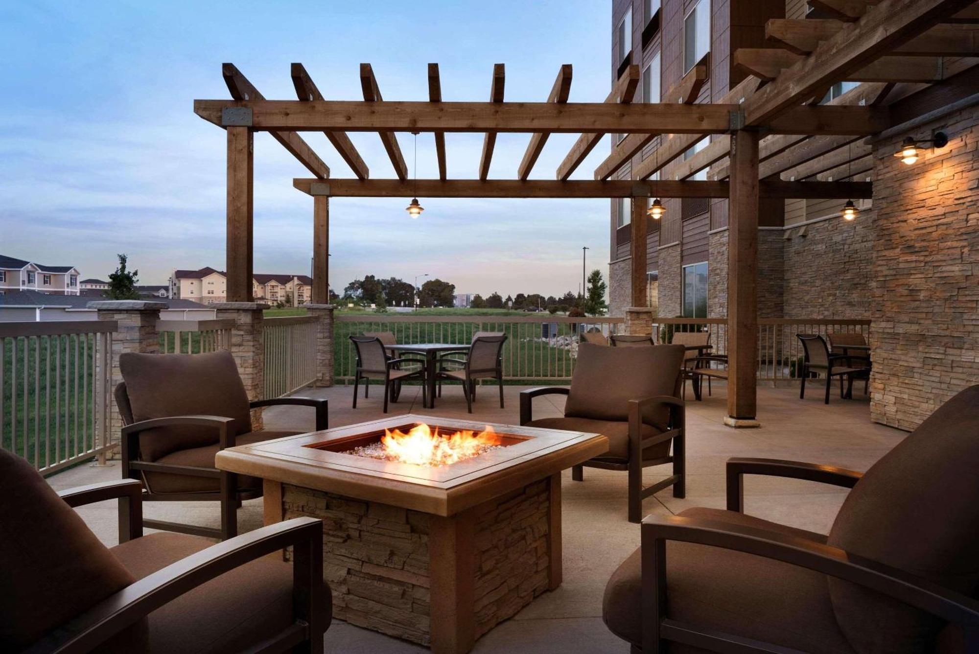Country Inn & Suites By Radisson, Indianola, Ia Extérieur photo
