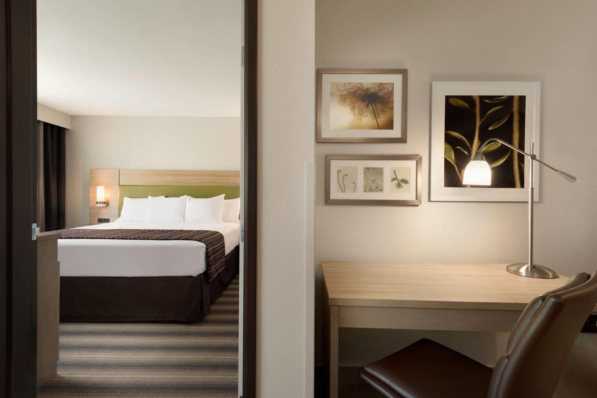 Country Inn & Suites By Radisson, Indianola, Ia Extérieur photo